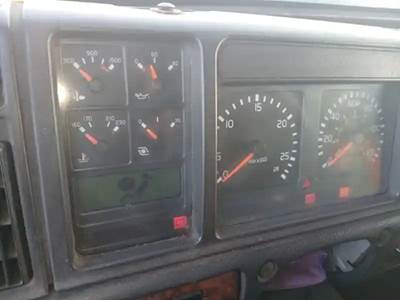 Volvo VNL Instrument Panel Cluster
