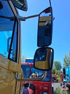 Freightliner Right Mirror for a 2004 Freightliner COLUMBIA CL-120
