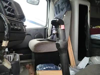 Fuller RTLO-16913A Transmission for a 2003 Volvo VN