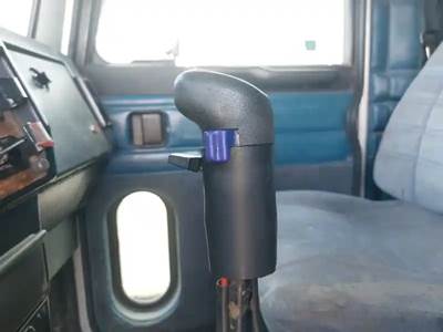 Fuller RTO-11908LL Transmission for a 1997 Peterbilt 385