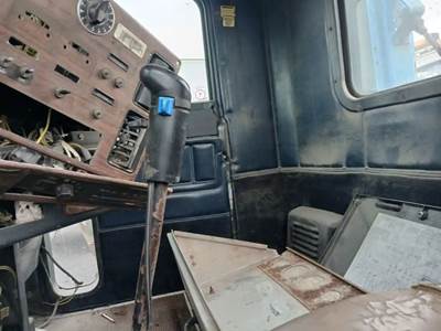 Fuller RTO-16915 Transmission for a 2001 Freightliner FLD-120