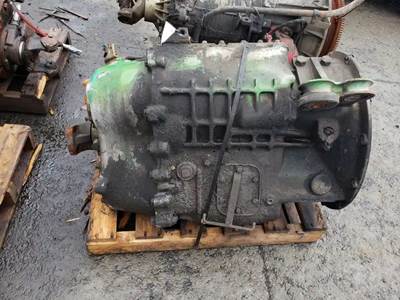 Mack T2070 Transmission for a 1989 Mack DMM6906EX