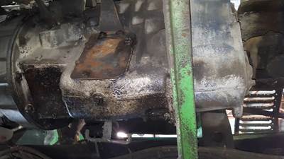 Mack T2080 Transmission for a 1990 Mack DMM6906EX