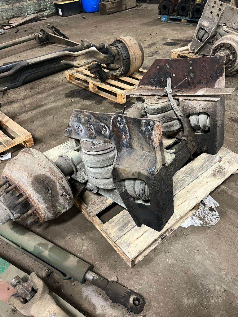 Hendrickson Tag / Pusher Axle For Sale Dearborn, MI 109