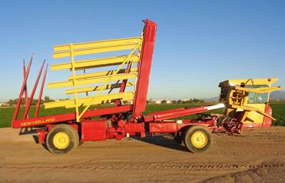 New Holland 1085 Bale Accumulator