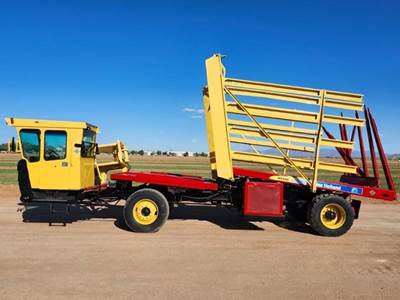 New Holland H9880 Bale Accumulator