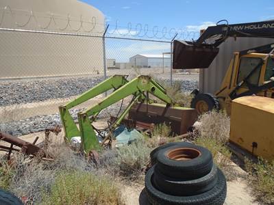John Deere 220 Bucket