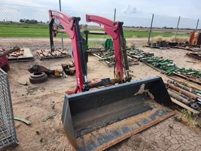 Massey Ferguson X36P DM EURO Bucket