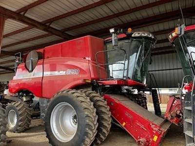Case IH 8230 Combine