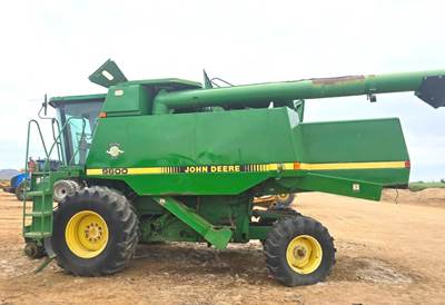 John Deere 9600 Combine