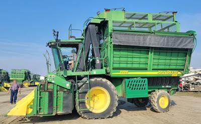 John Deere 9996 Cotton Picker