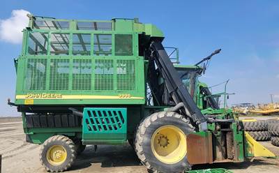 John Deere 9996 Cotton Picker