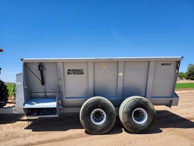 Knight Trailers 8032 Dry Manure Spreader