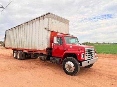 International S1900 Farm / Grain Truck - 210HP, 4 Speed Automatic