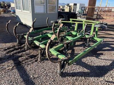 John Deere 8 Cultivator
