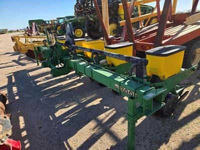 John Deere 1700 Planter / Row Unit