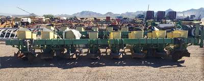 John Deere 7100 Planter / Row Unit