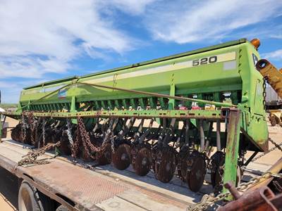 John Deere 520 Drill