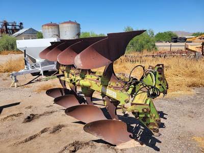 John Deere 8450 Plow