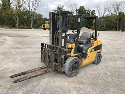 Caterpillar P6000 Pneumatic Tire Forklift - 6000lb Capacity, 11ft Lift Height
