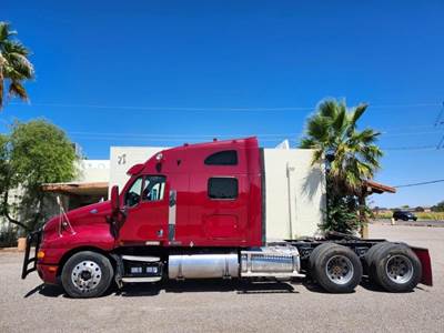 Kenworth T2000 Sleeper Semi Truck - Cummins 400HP, Manual