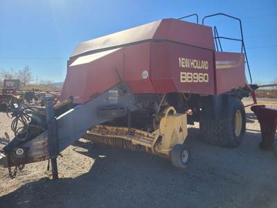 New Holland BB960S Square Baler