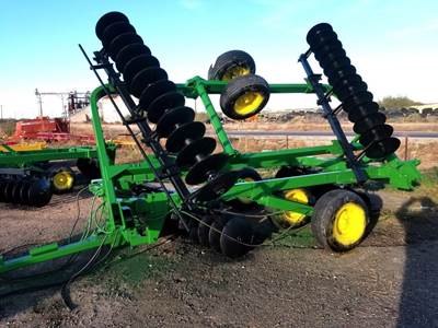 John Deere 220 Disk