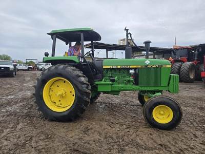 John Deere 4040 Tractor