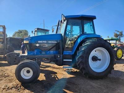 New Holland 8670 Tractor