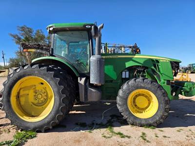 John Deere 8235R Tractor