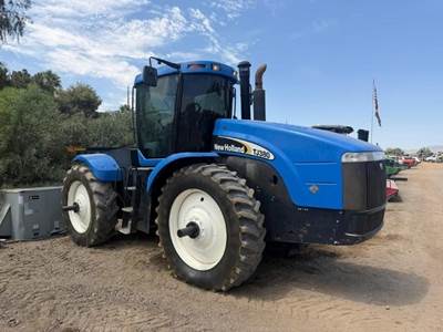 New Holland TJ380 Tractor