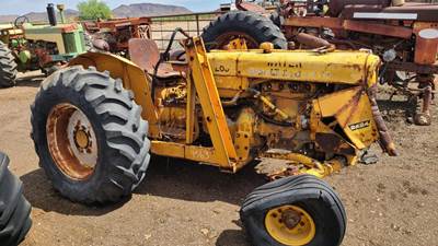 International 2424 Tractor