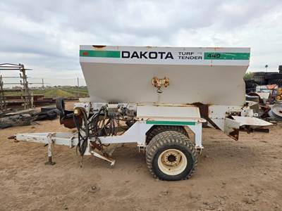 Dakota 440 Turf Dresser / Spreader