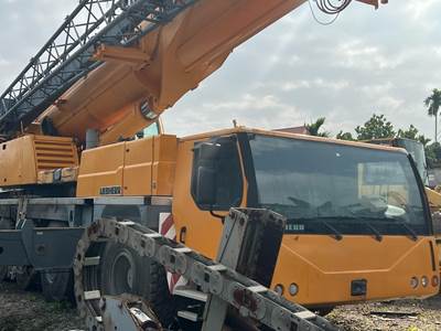 Liebherr LTM1220-5.1 220-Ton All Terrain Crane