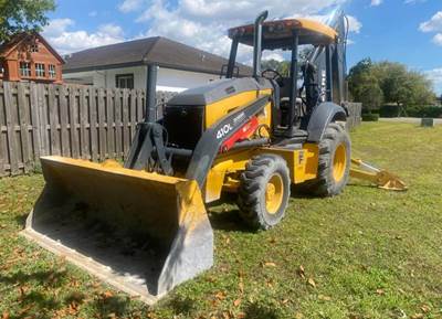 2020 John Deere 410L Backhoe - Bucket