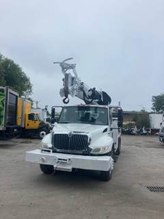 2008 International 4300 Digger Derrick Truck
