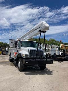2005 International 7300 Boom / Bucket Truck