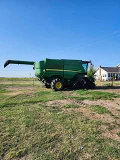 2016 John Deere S690 Combine