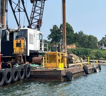 1980 Custom Built Barge with 1965 Manitowac Crane
