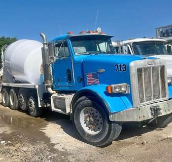 2003 Peterbilt 357 Concrete Mixer Truck