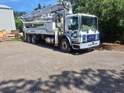 2002 Mack Schwing Concrete Pump Truck