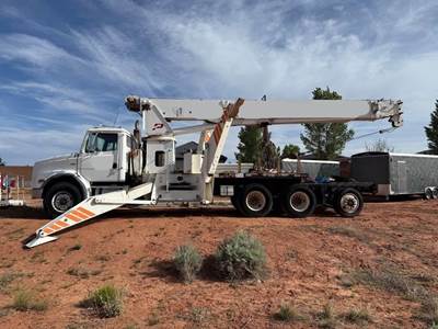 Freightliner 108SD 28-Ton Crane Truck - 1998 PIONEER 4000 Crane, 94ft Reach, 8 Spd
