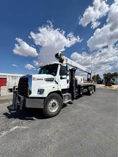 Freightliner 114SD 26-Ton Crane Truck - 2020 MANITEX 26101C Crane, 101ft Reach, 13 Spd