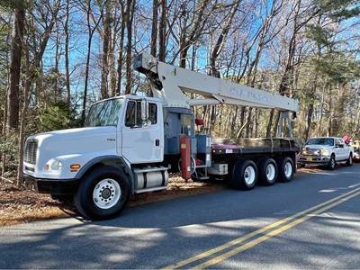 Freightliner FL112 30-Ton Crane Truck - 2003 TEREX TC3063 Crane