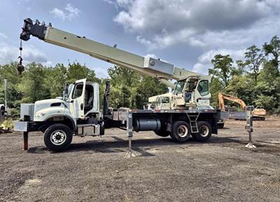 Freightliner M2 106 35-Ton Crane Truck - 2013 TEREX RS70100 Crane, 100ft Reach, Automatic