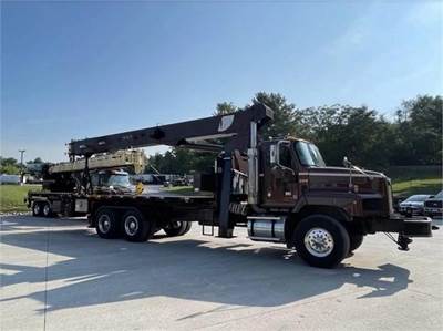 International Paystar 5600 28-Ton Crane Truck - 2002 National 11103 Crane