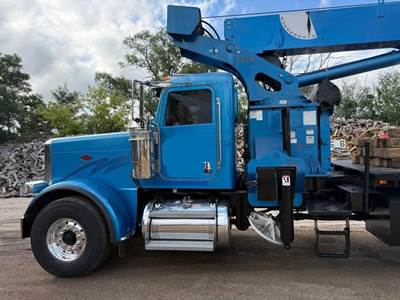 Peterbilt 388 30-Ton Crane Truck - 2008 NATIONAL 1300H Crane, 8 Spd