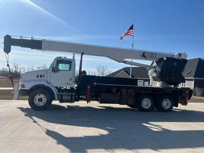 Sterling LT8500 28-Ton Crane Truck - 2005 ELLIOTT 28105R Crane, 8Ll