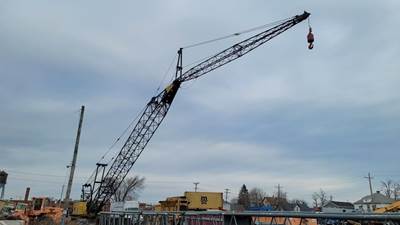 Lorain L790 100-Ton Crawler Crane