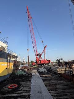 Manitowoc 4600 Crawler Crane